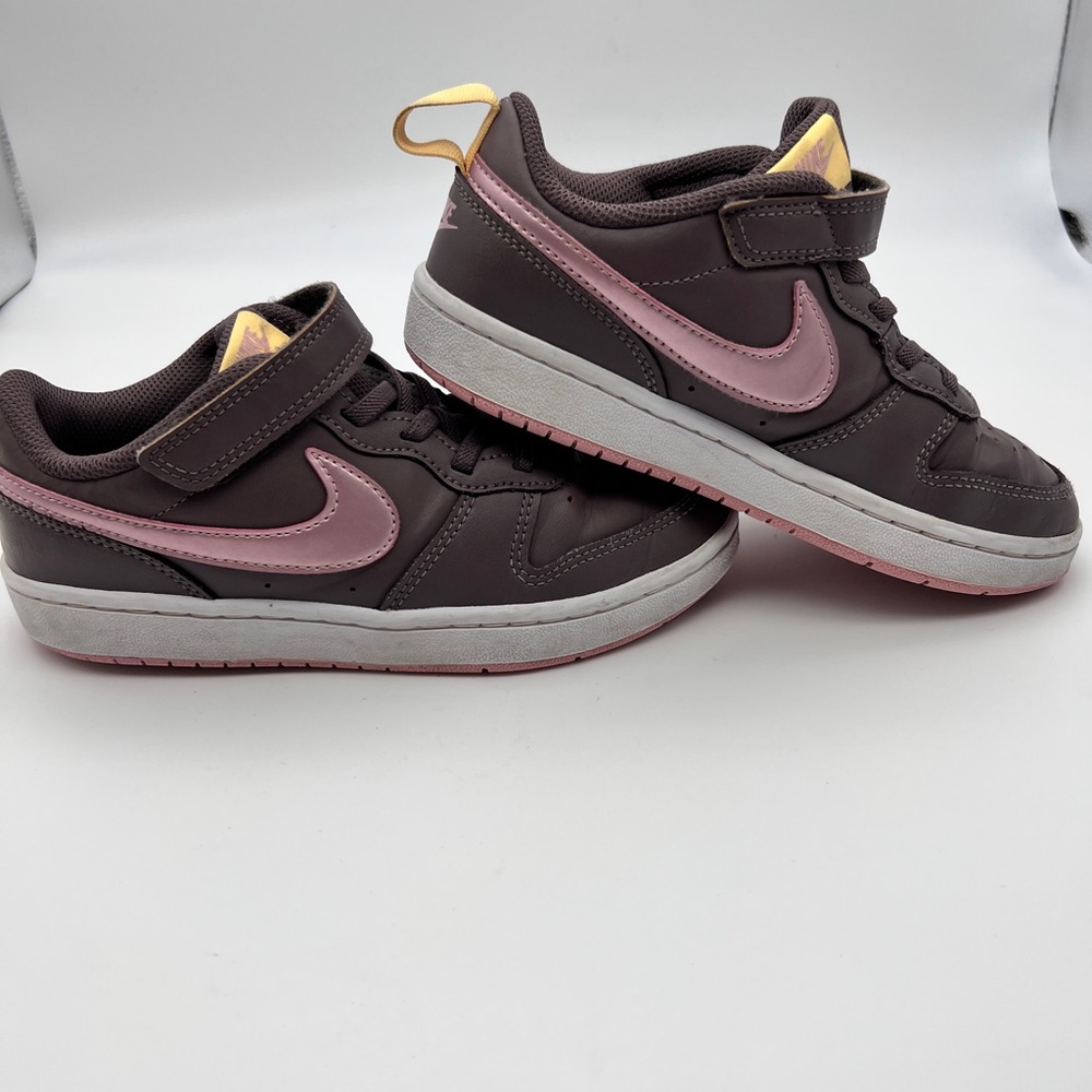 Nike court borough pink shoes size 2 grils